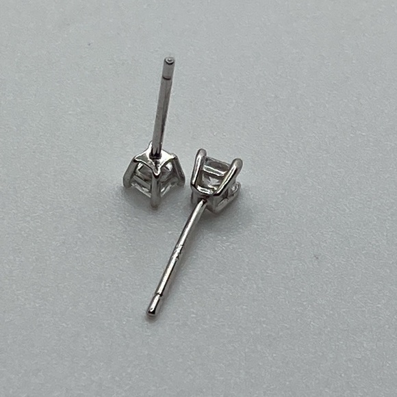 Vtg Sterling Silver Round Cz Stone - Square Shape Setting Stud Earrings 3mm - Picture 5 of 6